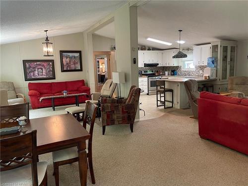 17 Sioux Lane, Meneset, ON - Indoor Photo Showing Living Room