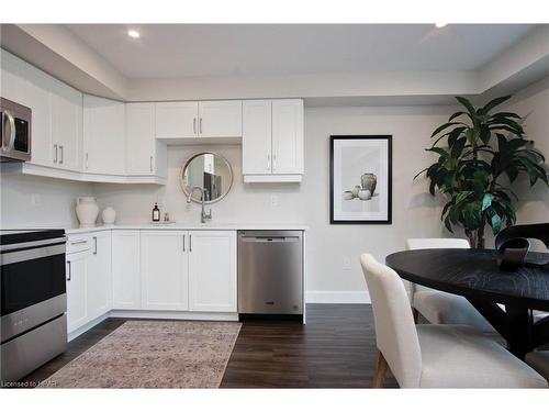 24-3202 Vivian Line, Stratford, ON - Indoor Photo Showing Kitchen