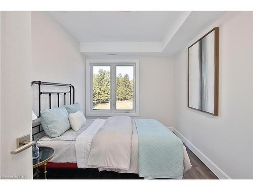 24-3202 Vivian Line, Stratford, ON - Indoor Photo Showing Bedroom