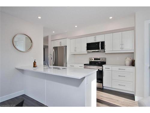 24-3202 Vivian Line, Stratford, ON - Indoor Photo Showing Kitchen