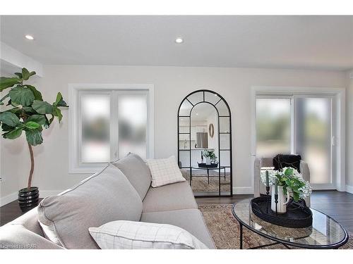 24-3202 Vivian Line, Stratford, ON - Indoor Photo Showing Living Room