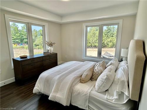 35-3202 Vivian Line, Stratford, ON - Indoor Photo Showing Bedroom