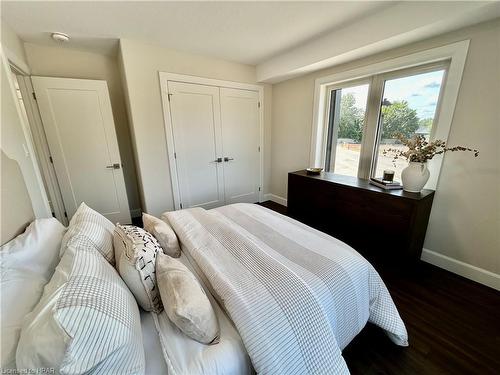 35-3202 Vivian Line, Stratford, ON - Indoor Photo Showing Bedroom