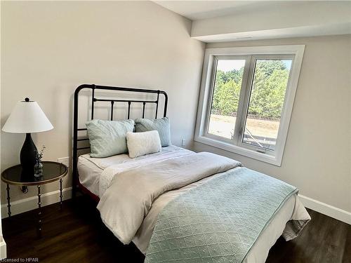 35-3202 Vivian Line, Stratford, ON - Indoor Photo Showing Bedroom