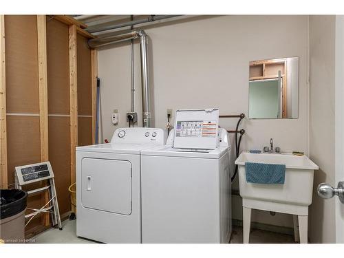 4-84 Church Street, Stratford, ON - Indoor Photo Showing Laundry Room