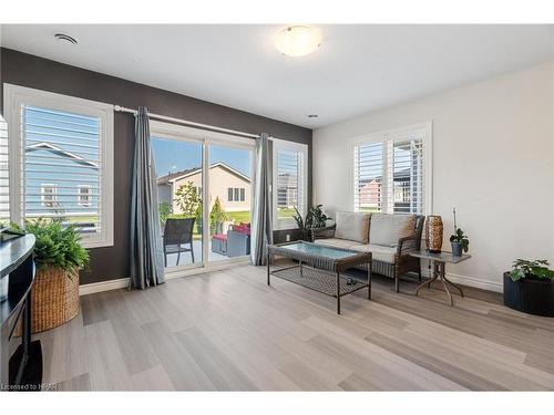 196 Lake Breeze Drive, Ashfield-Colborne-Wawanosh, ON - Indoor Photo Showing Living Room