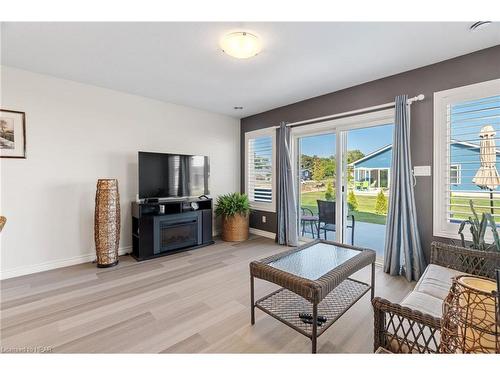 196 Lake Breeze Drive, Ashfield-Colborne-Wawanosh, ON - Indoor Photo Showing Living Room