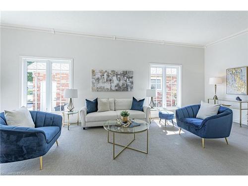 17-59 Eagle Drive, Stratford, ON - Indoor Photo Showing Living Room