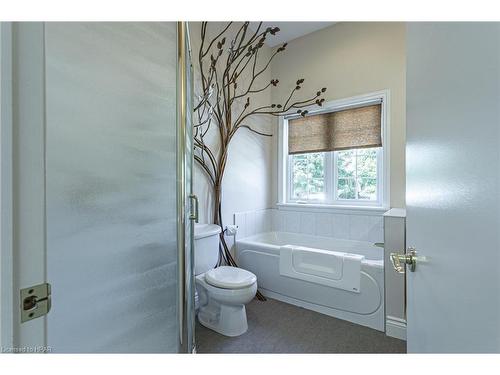 17-59 Eagle Drive, Stratford, ON - Indoor Photo Showing Bathroom