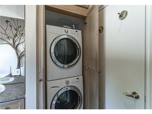 17-59 Eagle Drive, Stratford, ON - Indoor Photo Showing Laundry Room