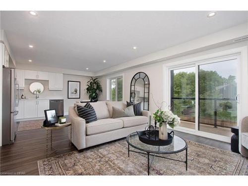 26-3202 Vivian Line, Stratford, ON - Indoor Photo Showing Living Room