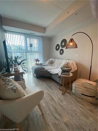 320-257 Hemlock Street, Waterloo, ON - Indoor Photo Showing Bedroom