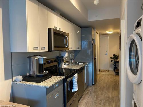 320-257 Hemlock Street, Waterloo, ON - Indoor Photo Showing Kitchen