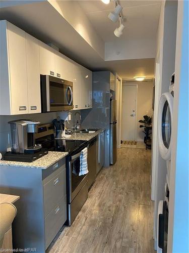 320-257 Hemlock Street, Waterloo, ON - Indoor Photo Showing Kitchen