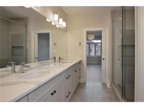 117 Kastner Street, Stratford, ON - Indoor Photo Showing Bathroom