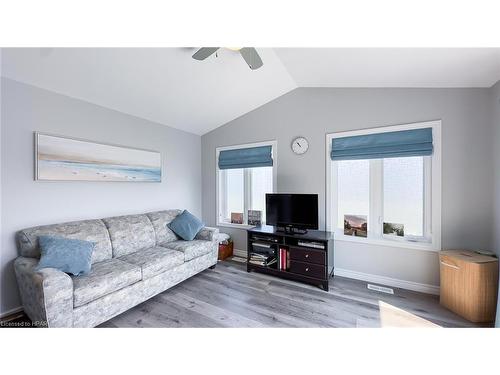 86 Huron Heights Drive N, Ashfield-Colborne-Wawanosh, ON - Indoor Photo Showing Living Room