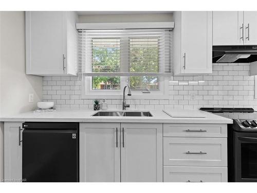 311 Redford Crescent, Stratford, ON - Indoor Photo Showing Kitchen With Double Sink With Upgraded Kitchen