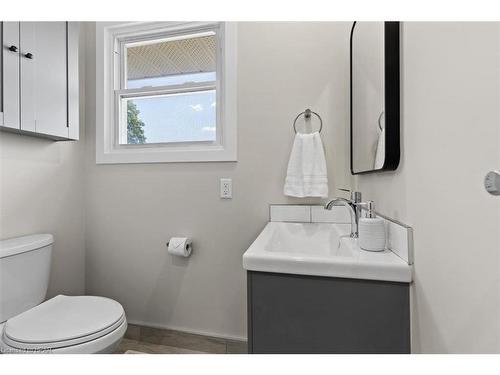 311 Redford Crescent, Stratford, ON - Indoor Photo Showing Bathroom