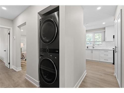 311 Redford Crescent, Stratford, ON - Indoor Photo Showing Laundry Room