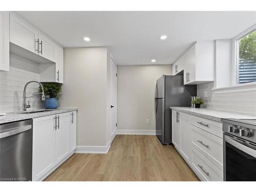 311 Redford Crescent, Stratford, ON - Indoor Photo Showing Kitchen With Upgraded Kitchen