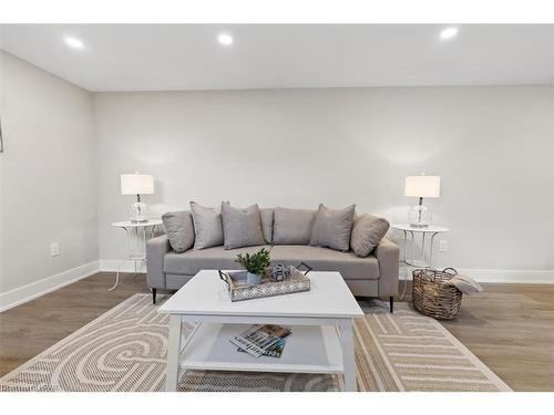 311 Redford Crescent, Stratford, ON - Indoor Photo Showing Living Room