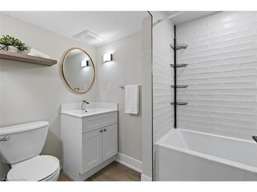 311 Redford Crescent, Stratford, ON - Indoor Photo Showing Bathroom