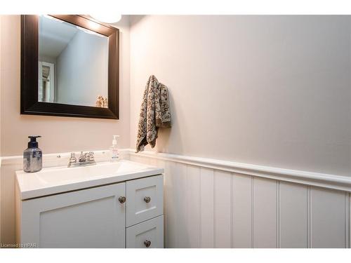 104 Goderich Street E, Seaforth, ON - Indoor Photo Showing Bathroom