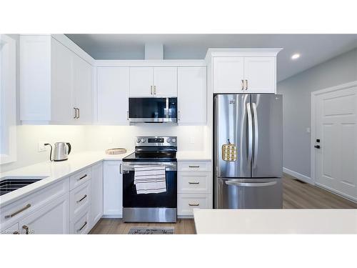 138 Severn Drive, Goderich, ON - Indoor Photo Showing Kitchen With Double Sink With Upgraded Kitchen