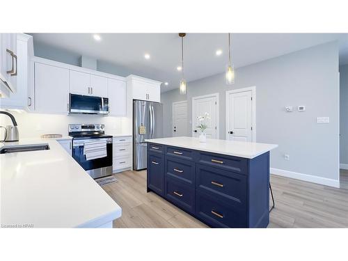 138 Severn Drive, Goderich, ON - Indoor Photo Showing Kitchen With Upgraded Kitchen