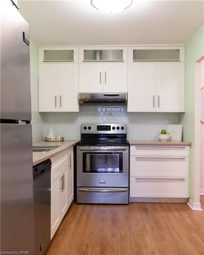 103-11 Cobourg Street, Stratford, ON - Indoor Photo Showing Kitchen