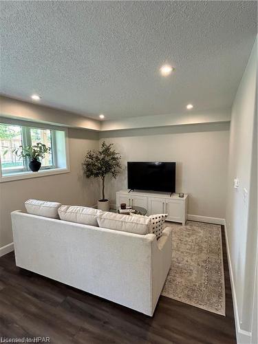 29-3202 Vivian Line, Stratford, ON - Indoor Photo Showing Living Room