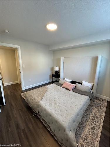 29-3202 Vivian Line, Stratford, ON - Indoor Photo Showing Bedroom