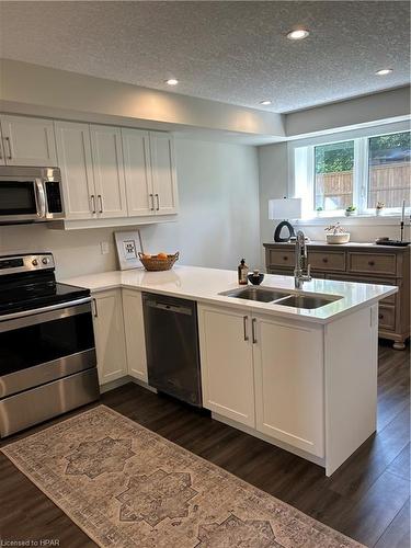 32-3202 Vivian Line, Stratford, ON - Indoor Photo Showing Kitchen With Double Sink