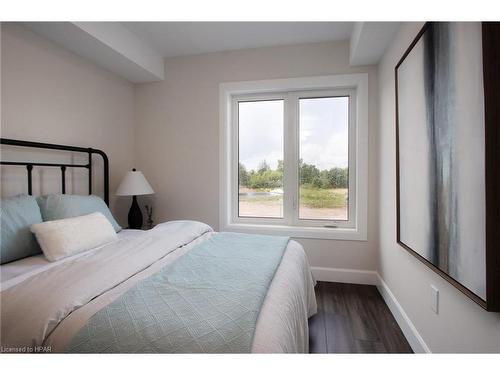 33-3202 Vivian Line, Stratford, ON - Indoor Photo Showing Bedroom