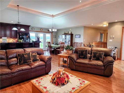 5892 Highway 9, Harriston, ON - Indoor Photo Showing Living Room