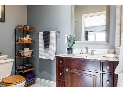 152 St Patrick Street, Stratford, ON - Indoor Photo Showing Bathroom