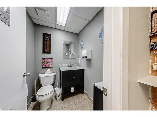 152 St Patrick Street, Stratford, ON - Indoor Photo Showing Bathroom