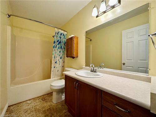 18-20 Southvale Road, St. Marys, ON - Indoor Photo Showing Bathroom