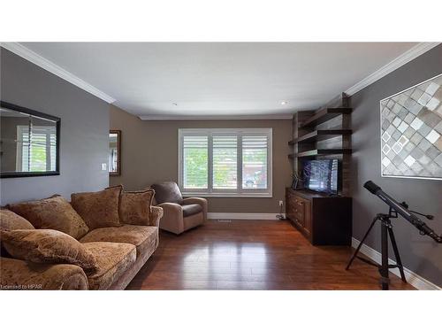 111 Market Street, Seaforth, ON - Indoor Photo Showing Living Room