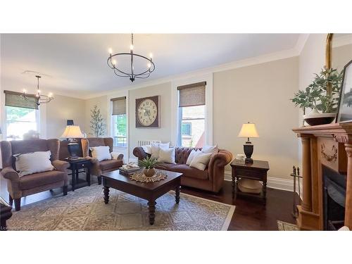 34 Cambria Road N, Goderich, ON - Indoor Photo Showing Living Room