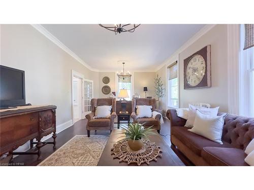 34 Cambria Road N, Goderich, ON - Indoor Photo Showing Living Room