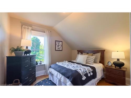 34 Cambria Road N, Goderich, ON - Indoor Photo Showing Bedroom