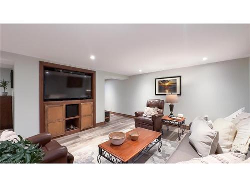 34 Cambria Road N, Goderich, ON - Indoor Photo Showing Living Room