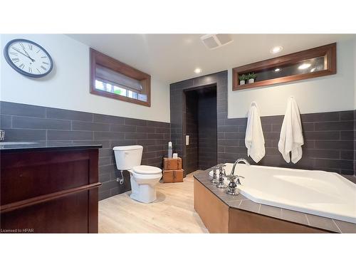 34 Cambria Road N, Goderich, ON - Indoor Photo Showing Bathroom