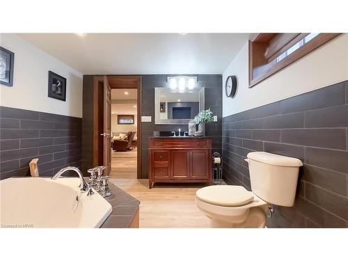 34 Cambria Road N, Goderich, ON - Indoor Photo Showing Bathroom