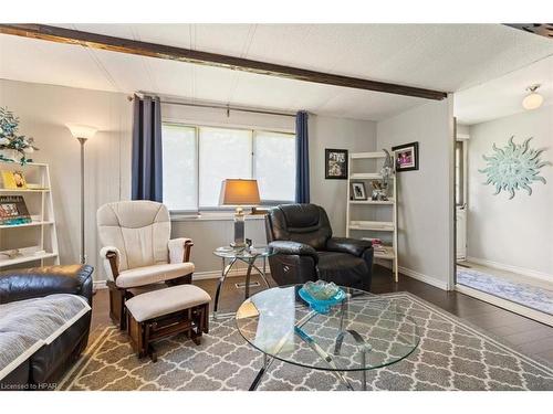 101 King Street N, Harriston, ON - Indoor Photo Showing Living Room