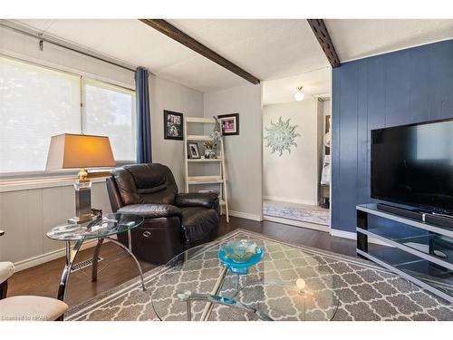 101 King Street N, Harriston, ON - Indoor Photo Showing Living Room