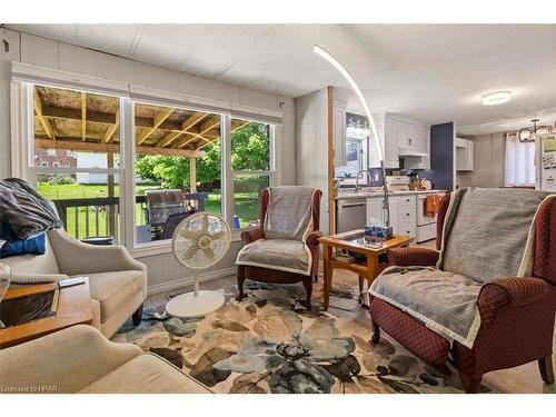 101 King Street N, Harriston, ON - Indoor Photo Showing Living Room