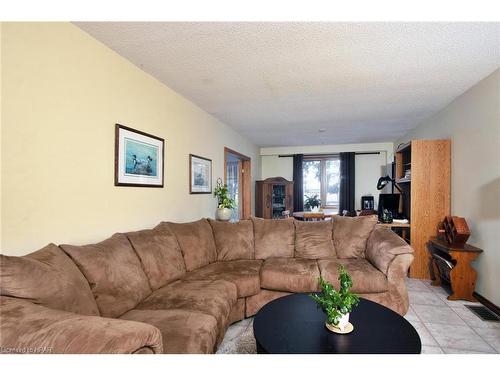 1190 O'Loane Avenue, Stratford, ON - Indoor Photo Showing Living Room