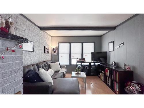 3064 Patrick Street, Fordwich, ON - Indoor Photo Showing Living Room